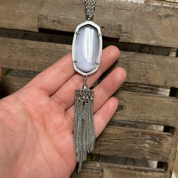 Kendra Scott euc grey slate gemstone crystal pendant fringe long necklace - Picture 4 of 6